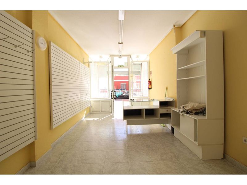Foto 8e36627b-8ecc-4cd6-b725-a797e98736ed. Local comercial a calle Centro 6 a Centro Laredo