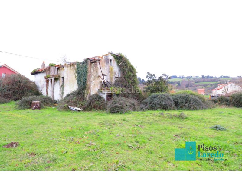 Foto b563827c-58f1-4833-ab20-89fa39013fbf. Finca rústica a seña 1 a Centro Laredo
