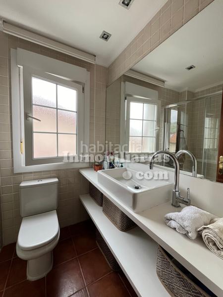 Foto 24fc6b9f-6ea2-4c61-8c05-23c53015a402. Chalet in barrio sámano 35f in Samano Castro - Urdiales