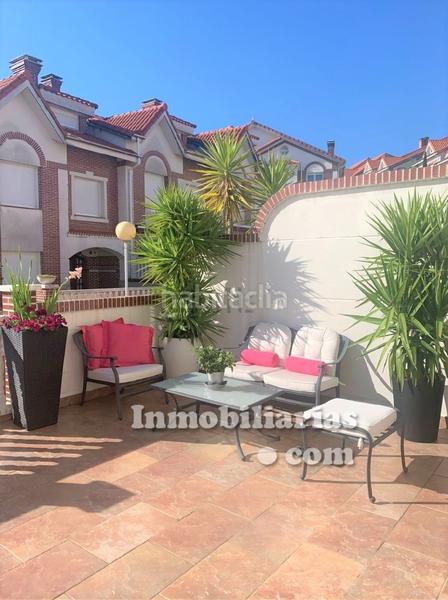 Foto 0f330d42-98df-4469-8463-57f13292f5a7. Casa adossada amb calefacció aparcament piscina a Castro - Urdiales