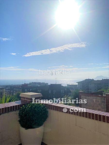 Foto b04122bb-d10e-40a6-9cf3-7353c7f4a1bd. Casa adossada amb calefacció aparcament piscina a Castro - Urdiales