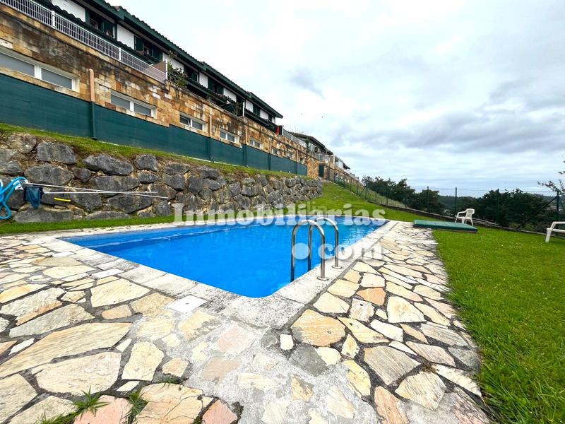 Foto 9543ea4f-fd15-4e74-a90e-a182aec01144. Casa adossada amb calefacció aparcament piscina a Castro - Urdiales
