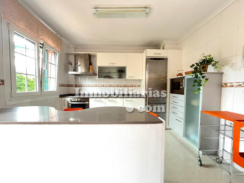 Foto d2cd842c-d73d-42cc-85eb-d2a8b752cca6. Casa adossada amb calefacció aparcament piscina a Castro - Urdiales