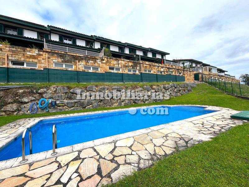 Foto edea21cc-c150-4fad-8935-3c43f0ccf1a4. Casa adossada amb calefacció aparcament piscina a Castro - Urdiales