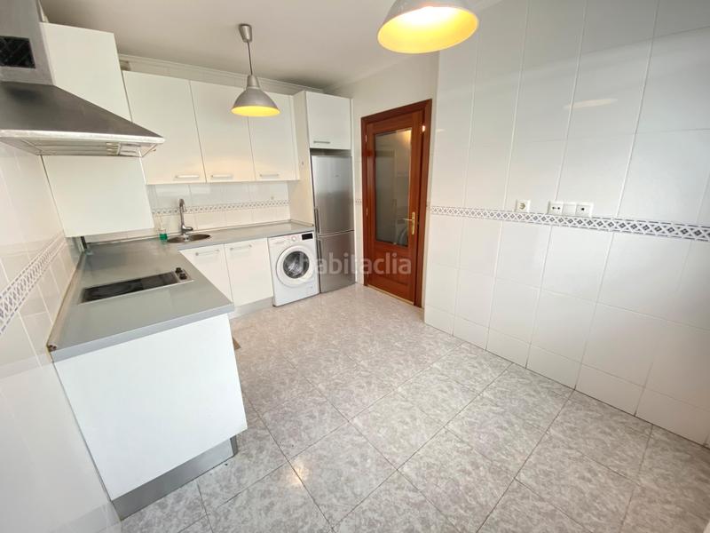 Foto 1273820b-c111-462a-9b66-7e8764a1d50d. Semi detached house with heating parking in Cotolino Castro - Urdiales
