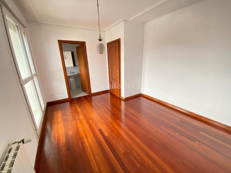 Foto 28e43bf8-ac50-4f99-ae18-458ca7fd62c7. Semi detached house with heating parking in Cotolino Castro - Urdiales