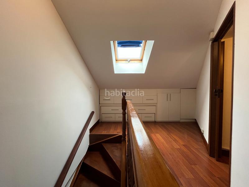 Foto 0ddf3bd5-d316-44e8-843a-8cfd80c89566. Casa pareada en barrio mioño 30b chalet esquinero con jardin en mioño en Castro - Urdiales