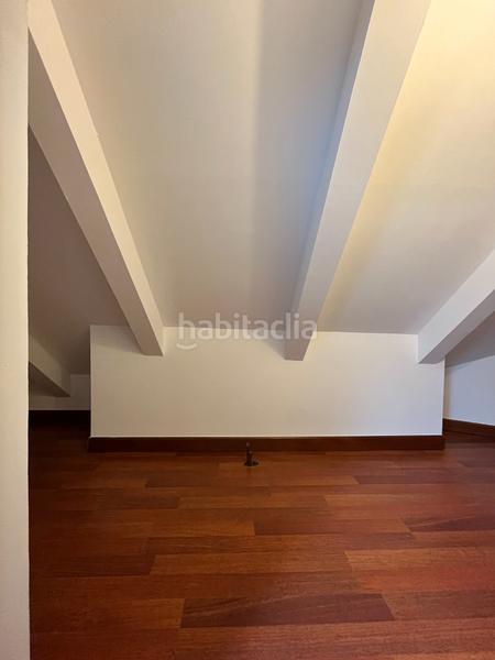 Foto 12d01f0c-6360-457d-950c-c69e4993c02e. Casa pareada en barrio mioño 30b chalet esquinero con jardin en mioño en Castro - Urdiales