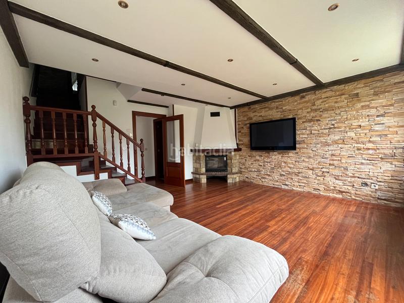 Foto 1d906178-dc57-4c8e-bbe8-9594f4ecdbbe. Casa pareada en barrio mioño 30b chalet esquinero con jardin en mioño en Castro - Urdiales