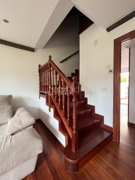 Foto 29b9e470-3cf3-4c73-978f-1ae7c59d9148. Casa pareada en barrio mioño 30b chalet esquinero con jardin en mioño en Castro - Urdiales