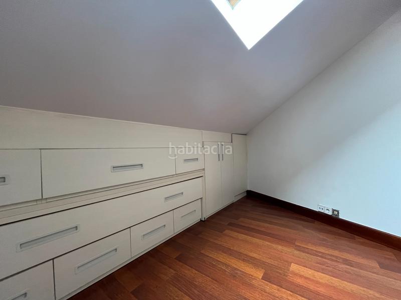 Foto 344a207d-111f-4261-8f11-b5e2c1c371cb. Casa pareada en barrio mioño 30b chalet esquinero con jardin en mioño en Castro - Urdiales