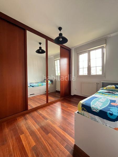 Foto 50ce4254-94f3-4df2-9387-f5bd4a7e6061. Casa pareada en barrio mioño 30b chalet esquinero con jardin en mioño en Castro - Urdiales