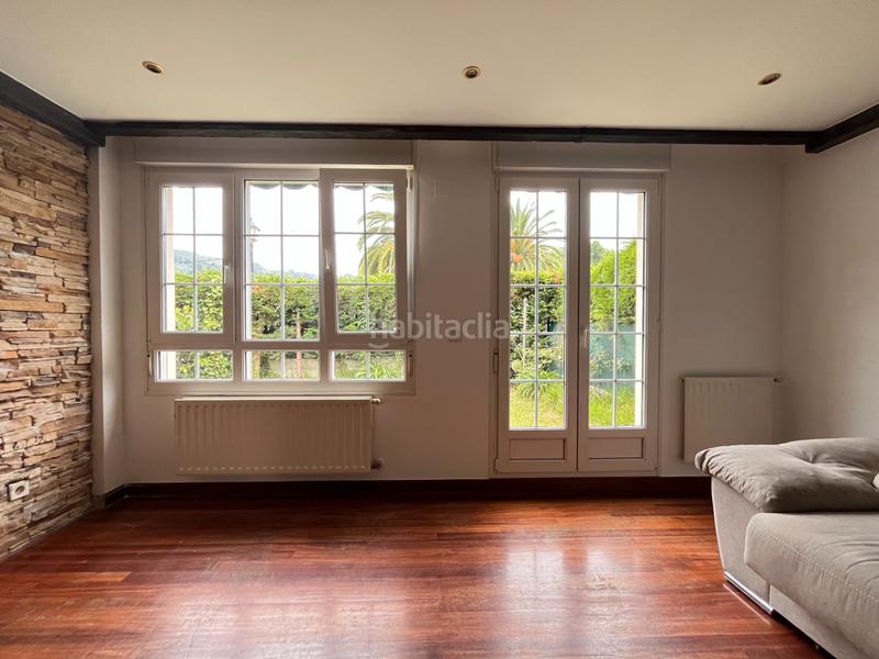 Foto 53f1dd97-f5fa-4623-aaa7-8d77c475fc92. Casa pareada en barrio mioño 30b chalet esquinero con jardin en mioño en Castro - Urdiales