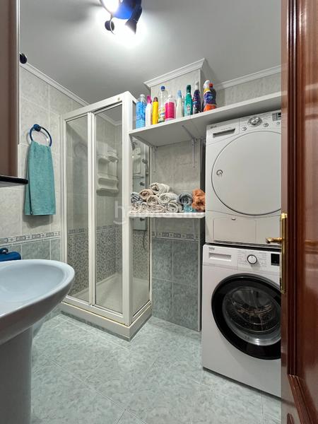 Foto 9470e303-85c3-4923-9374-c2661a81e723. Casa pareada en barrio mioño 30b chalet esquinero con jardin en mioño en Castro - Urdiales