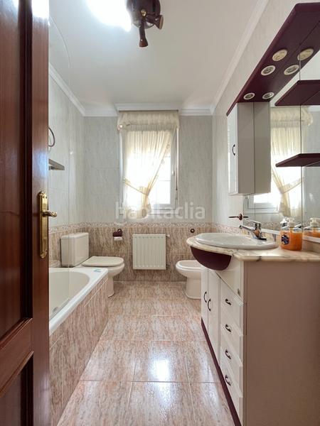 Foto 9ae091a5-1f5e-4ea3-8ec4-a0ed64397ae8. Casa pareada en barrio mioño 30b chalet esquinero con jardin en mioño en Castro - Urdiales