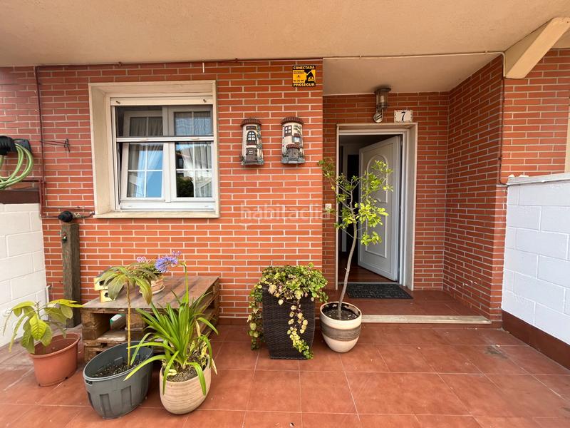 Foto a4e20ce7-2d75-41a8-80fa-5517b5c11500. Casa pareada en barrio mioño 30b chalet esquinero con jardin en mioño en Castro - Urdiales