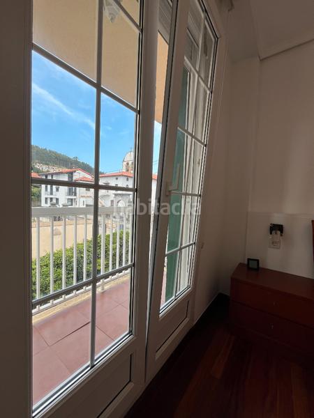 Foto c0342152-e80b-4976-874a-7ccceb8d0514. Casa pareada en barrio mioño 30b chalet esquinero con jardin en mioño en Castro - Urdiales