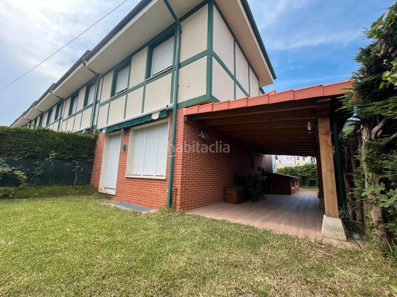 Foto c17f5eb1-ed29-47e2-8094-cc429a7ca969. Casa pareada en barrio mioño 30b chalet esquinero con jardin en mioño en Castro - Urdiales