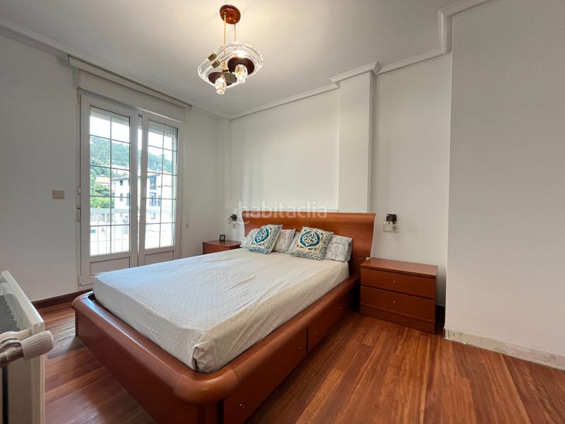 Foto f231e287-4795-44aa-91f8-e5353f28ba86. Casa pareada en barrio mioño 30b chalet esquinero con jardin en mioño en Castro - Urdiales