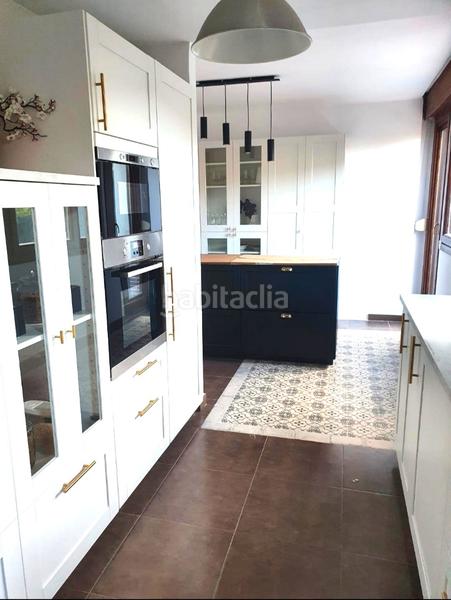 Foto 4a2a46bd-7fdf-4324-b2b3-c2876018707c. Casa adossada amb xemeneia calefacció aparcament piscina a Castro - Urdiales
