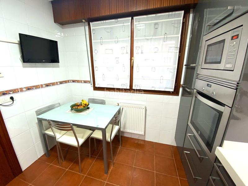 Foto 3e534562-c984-4f24-a885-b77baa6792d0. Semi detached house with fireplace heating parking in Castro - Urdiales