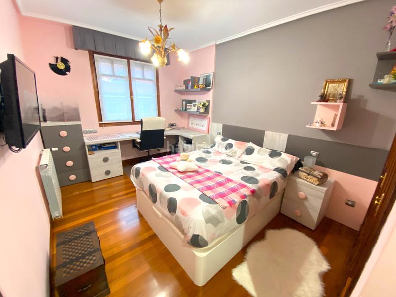 Foto a8412413-6048-44d2-8355-d8f3d99ed3f2. Semi detached house with fireplace heating parking in Castro - Urdiales