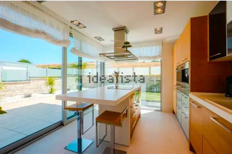 Foto 3f111b9e-214a-46a5-b0be-68ba16fe2420. Chalet con camino riscaldamento parcheggio piscina in Castro - Urdiales