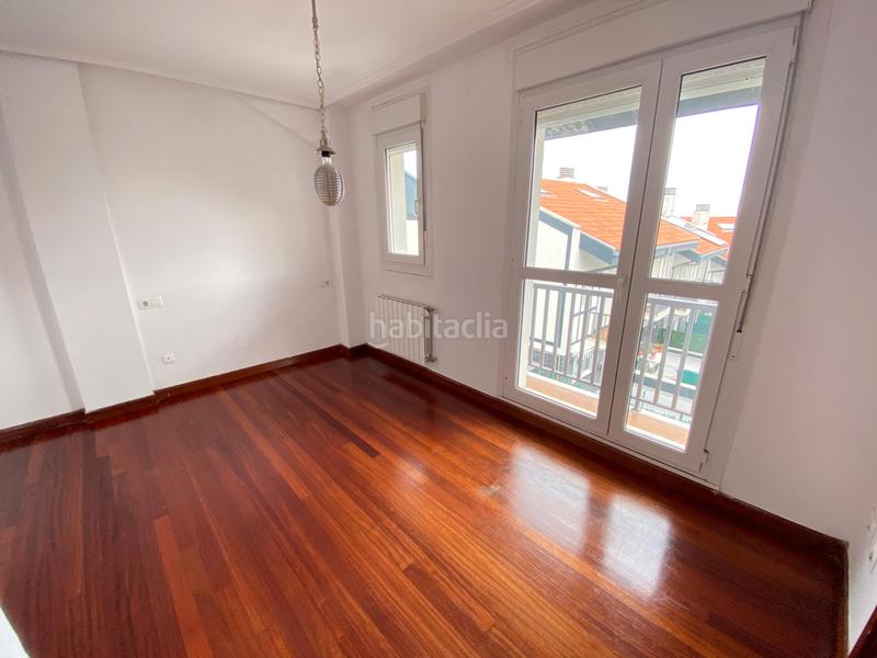 Foto a820c776-1528-496e-b8aa-dd87cb3282ad. Chalet in calle del alto de la cruz 1 in Cotolino Castro - Urdiales