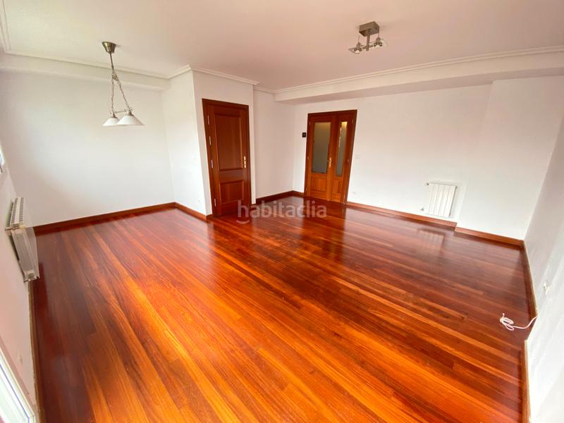 Foto df09aa75-72ad-4aa4-97c8-1c8595fe9780. Chalet in calle del alto de la cruz 1 in Cotolino Castro - Urdiales