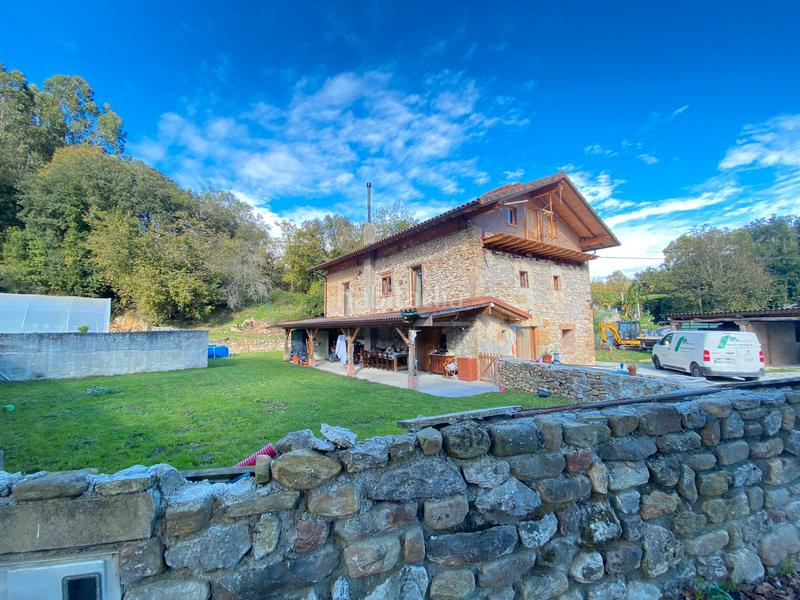 Foto dde0a125-ce12-4131-8a73-f728b3ff1554. Xalet a barrio sámano-helguera 185 a Samano Castro - Urdiales