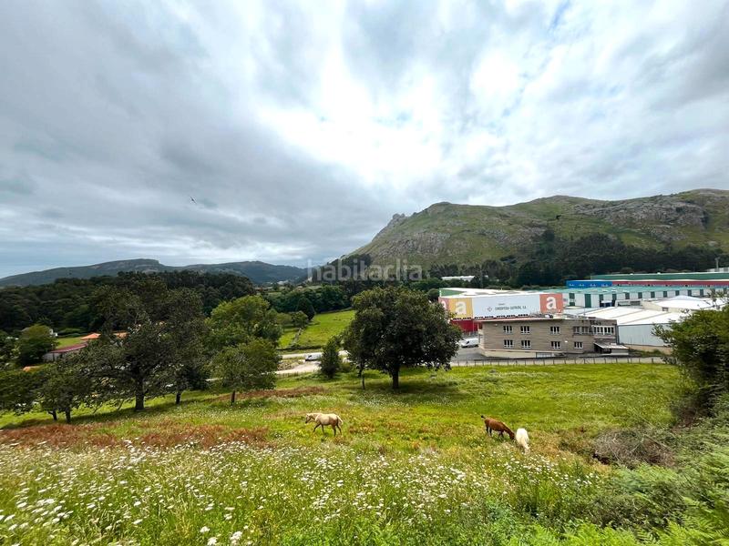 Foto 7bc85354-b79e-42e0-92c9-cfe104d79774. Casa adossada amb calefacció a Samano Castro - Urdiales