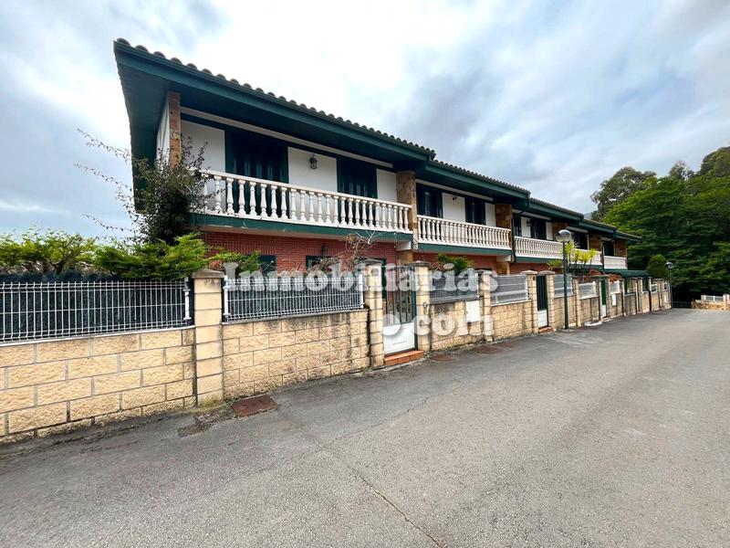 Foto 01499256-c0fb-4a95-b668-581a84ce532e. Casa a schiera con piscina in Samano Castro - Urdiales