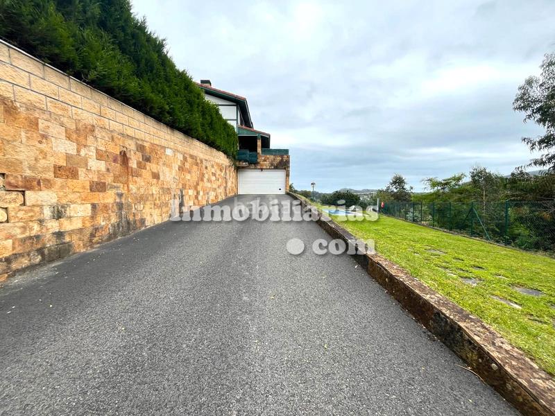 Foto 3d49b060-6506-4168-bceb-a4474d0e7790. Casa a schiera con piscina in Samano Castro - Urdiales