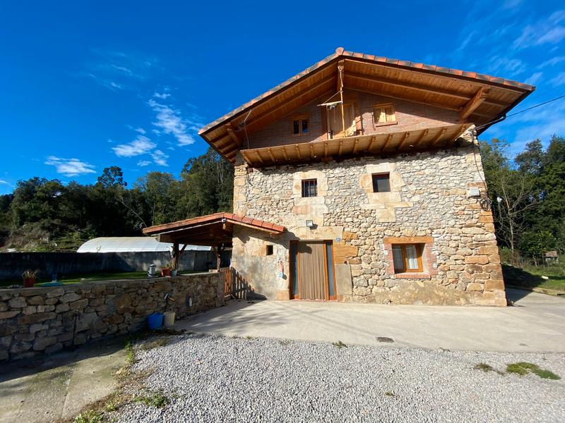 Foto 5b6db926-0e6b-4a9a-a311-30e085f12609. Maison avec parking dans Samano Castro - Urdiales