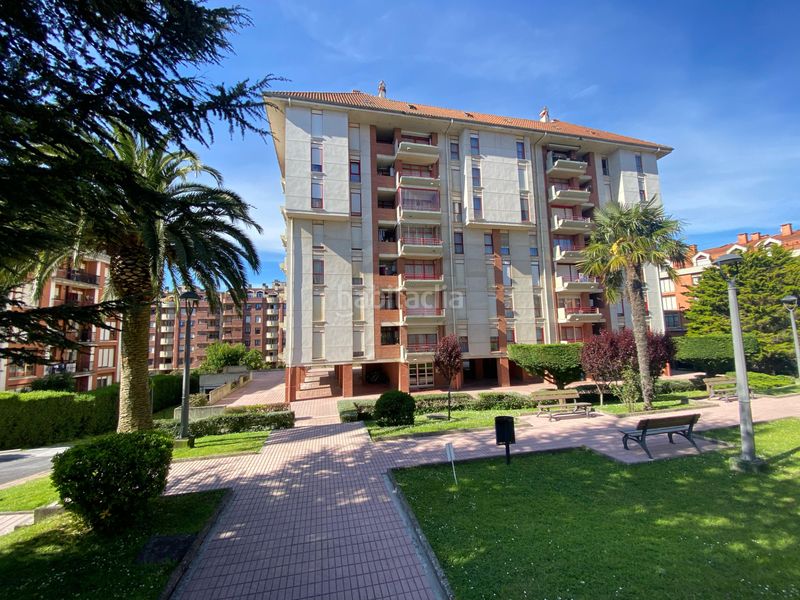 Foto f1117338-d38a-42ae-9b74-5abb6874b9b0. Pis amb calefacció aparcament piscina a Brazomar Castro - Urdiales