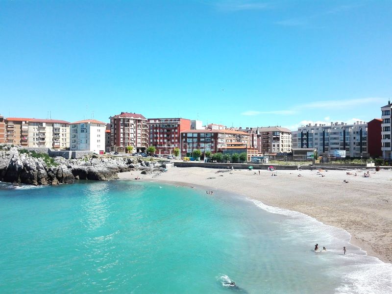 Foto 4105745d-479f-43d2-9f0e-031ab8b022b9. Pis amb calefacció aparcament piscina a Centro Castro - Urdiales