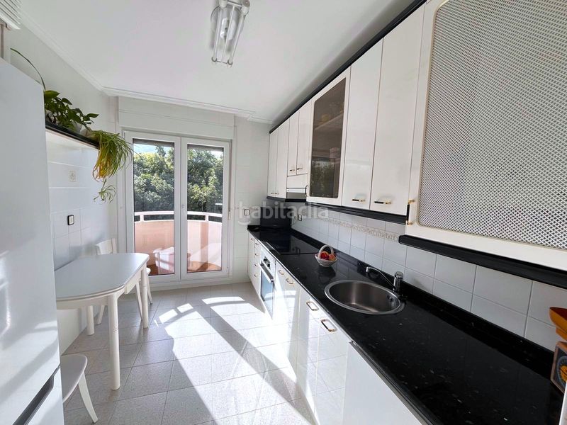 Foto 91402011-f26d-4b57-a532-5f499d4de8c7. Pis amb calefacció aparcament piscina a Centro Castro - Urdiales