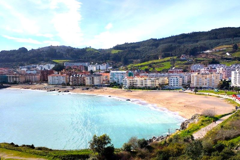 Foto ca608e6d-b7f3-43fe-a2c2-7f02d505945c. Pis amb calefacció aparcament piscina a Centro Castro - Urdiales