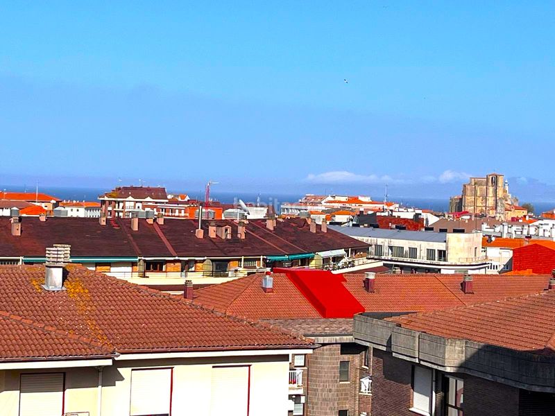 Foto d3ce313e-fb57-4c44-9732-0b3b6f9fcc8c. Pis amb calefacció aparcament piscina a Centro Castro - Urdiales