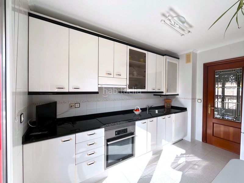 Foto e69d93fb-ec88-4ab9-a714-22c140bf9e7a. Pis amb calefacció aparcament piscina a Centro Castro - Urdiales