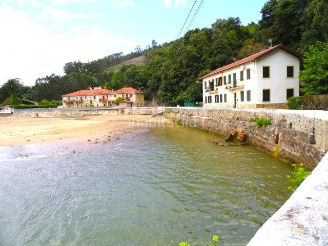 Foto d3d12f6d-6ba9-4dfb-9b96-604a75213444. Pis amb calefacció aparcament a Mioño-Santullán Castro - Urdiales
