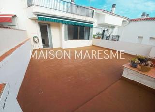 Maison jumelée à Canet de Mar. Casa con garaje cerca del mercado