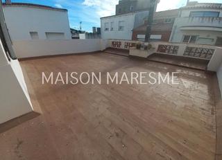 Casa adossada a Canet de Mar. Casa con garaje cerca del mercado