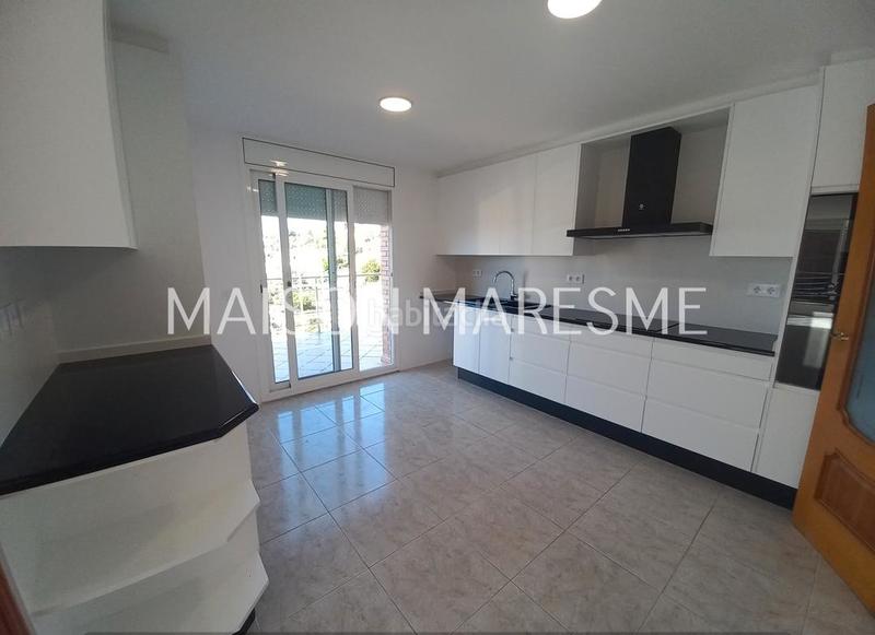 Foto 19e138ec-626f-4ba8-aa3c-9a957705f93b. Rent house with fireplace heating parking pool in Canet de Mar