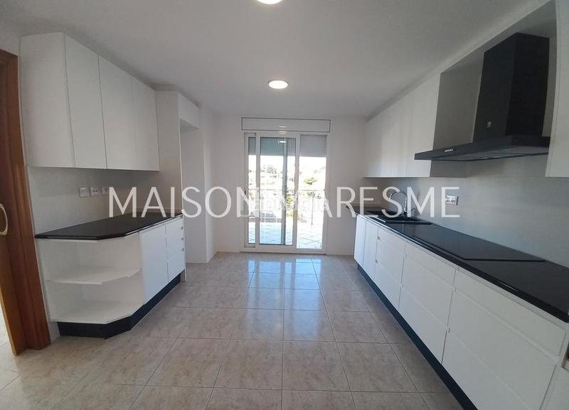 Foto 7df1e585-8b8a-44f0-bc59-859dd0c52f15. Rent house with fireplace heating parking pool in Canet de Mar