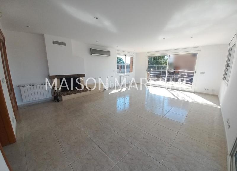 Foto 85ac9b01-7c69-4e75-9f66-a6ba557900a2. Rent house with fireplace heating parking pool in Canet de Mar