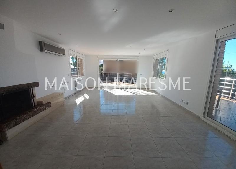 Foto 99f11cd9-022a-4e5b-9841-fbeccc28d04a. Rent house with fireplace heating parking pool in Canet de Mar