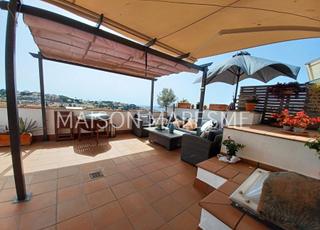 Dúplex en Canet de Mar. Fantastico dúplex con terra en venta