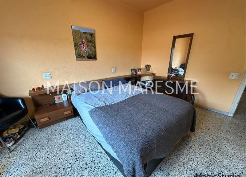 Foto f530d553-340e-473d-aadb-d821300a3f21. Flat with fireplace in Canet de Mar