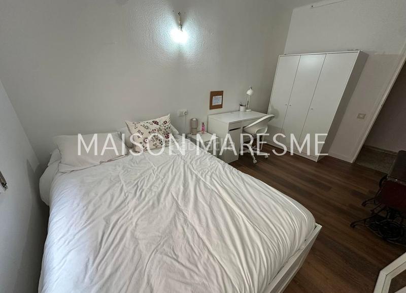 Foto f8208acf-eaf5-460b-b965-a5e38abd793f. Flat with fireplace in Canet de Mar